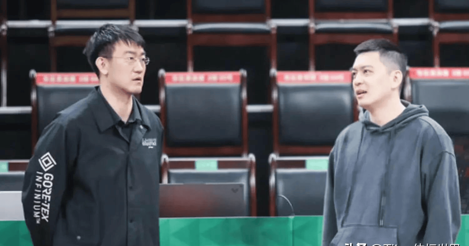 三亿体育入口-场上纷争不断，裁判组出手维持秩序(场上裁判员对他所分管的事实的决定是最后的决定)