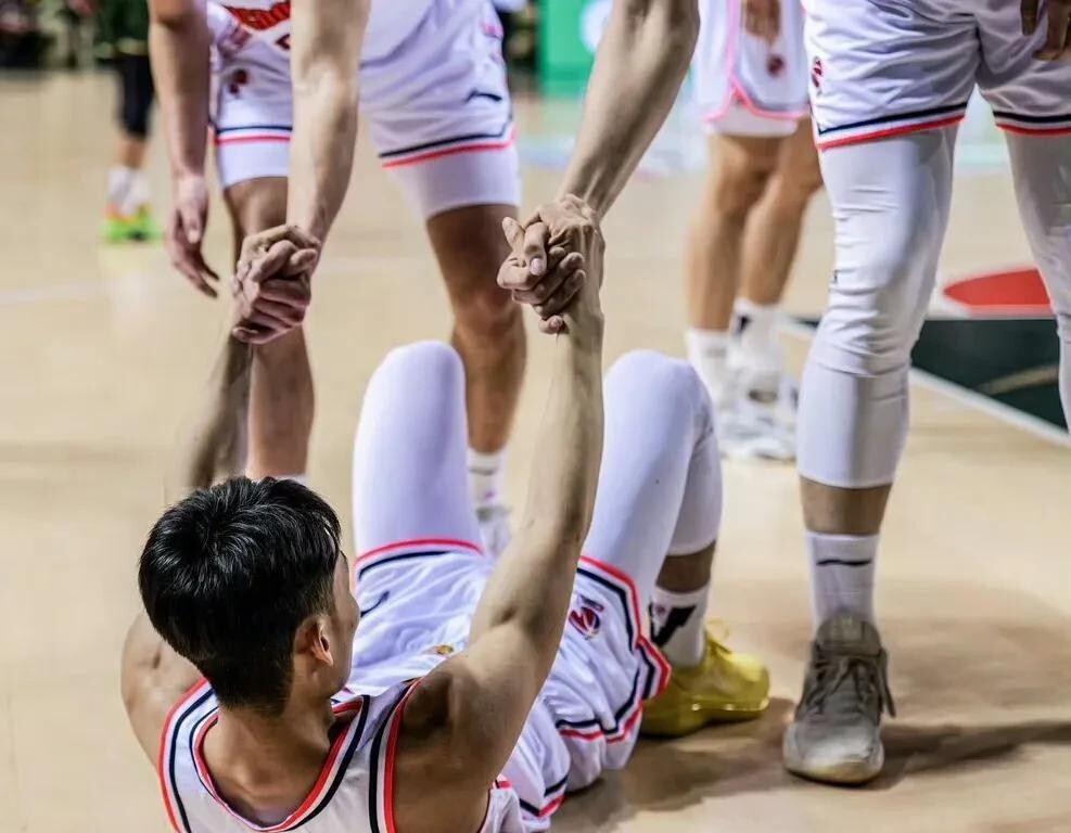 广东宏远队力争夺冠，壮志凌云再战球场(曝广东宏远大外援压哨惊喜)