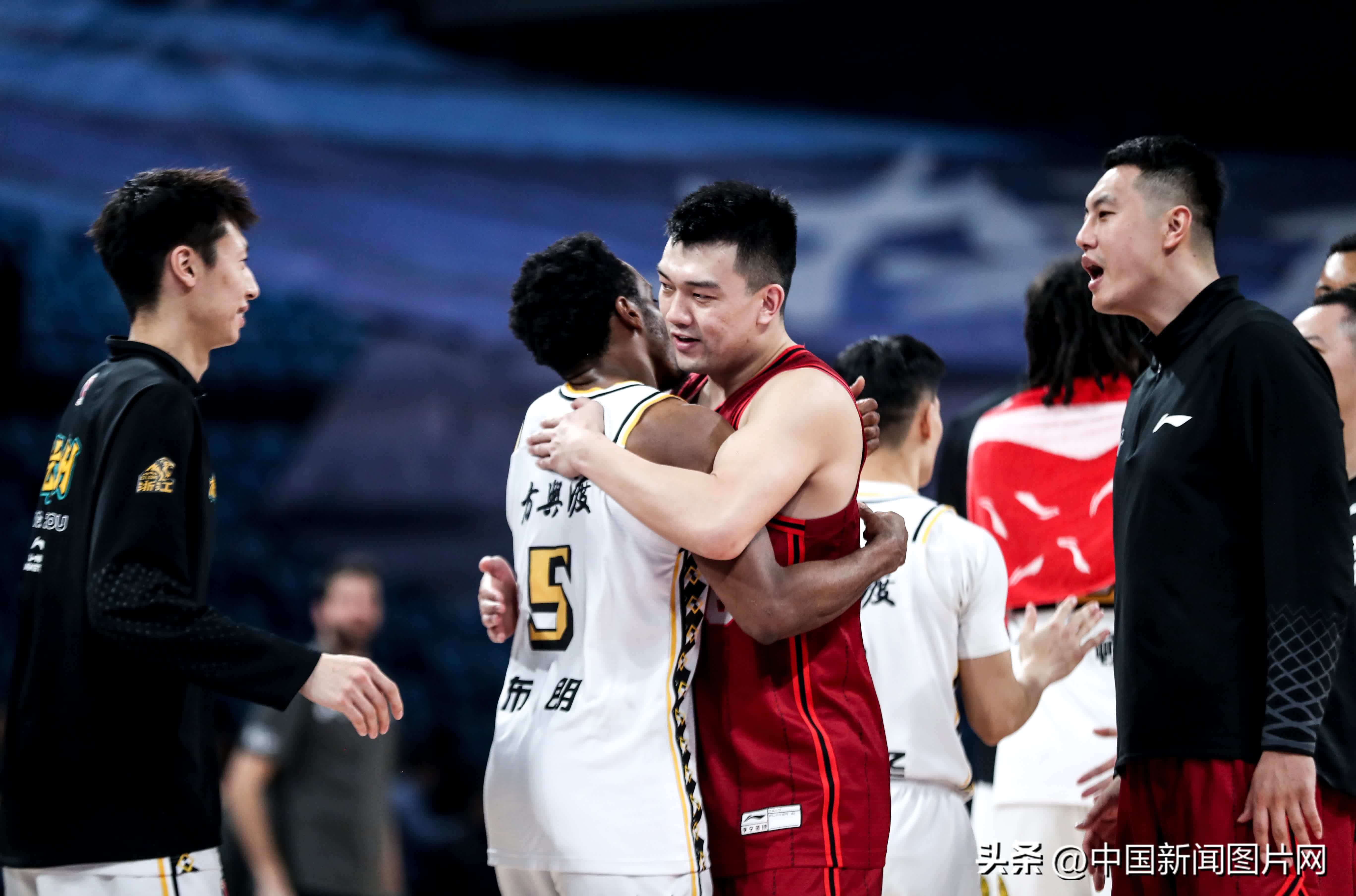 三亿体育平台-关于北京男篮战胜广州队，表现抢眼场场取胜的信息