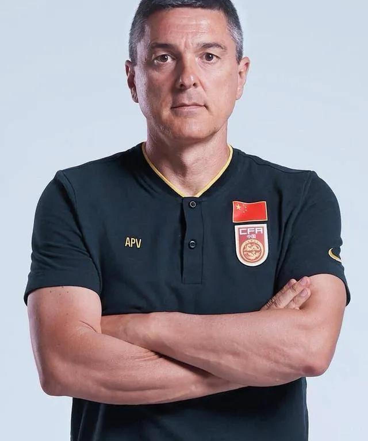久尔杰维奇完成既定目标离任国足战术选人将再次推倒重来