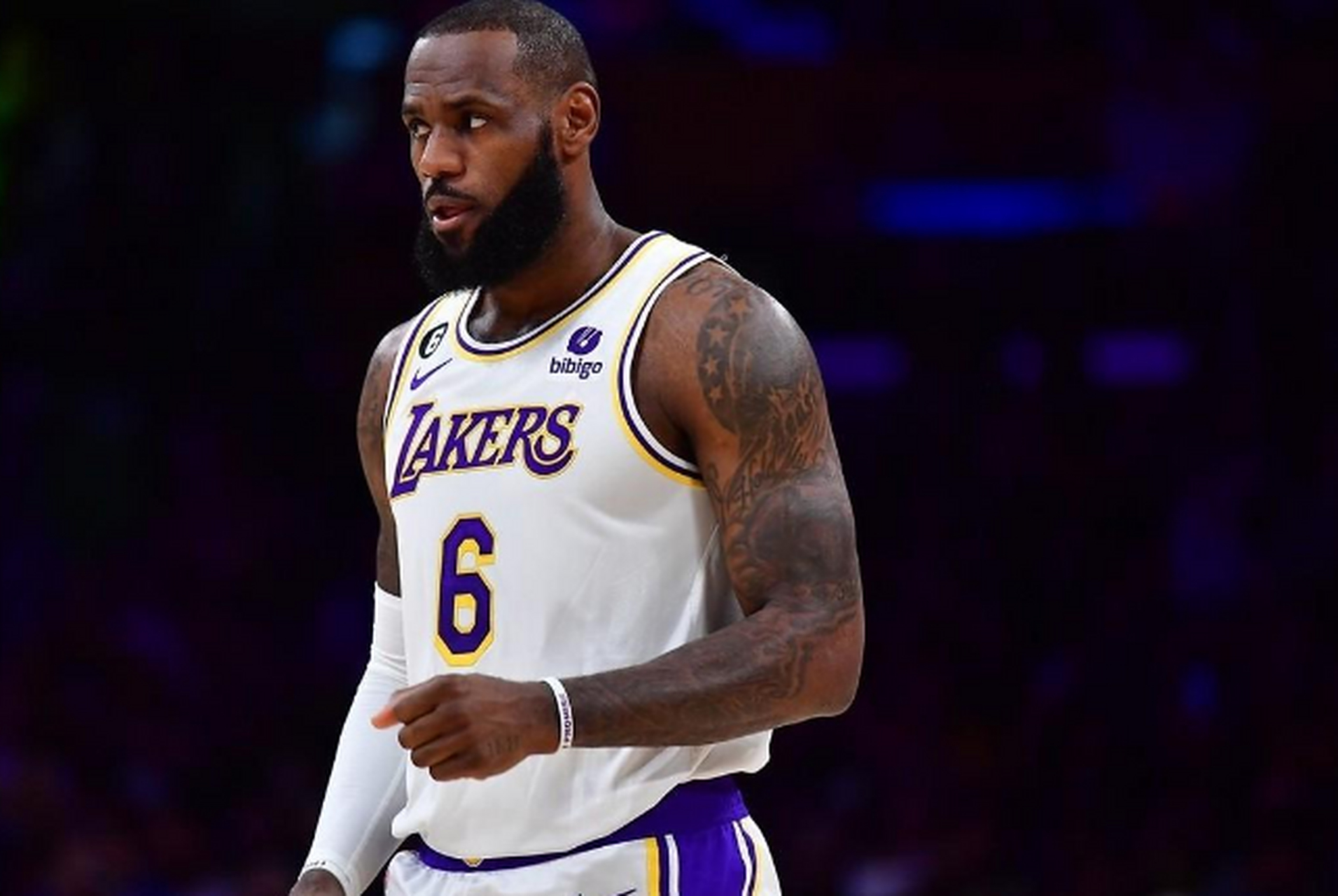 三亿体全站-在湖人被立雕像有多难？NBA历史仅6人，詹姆斯有机会吗？