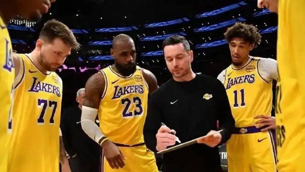 NBA交易传闻：比尔·西蒙斯提议用勒布朗·詹姆斯交换科怀·伦纳德