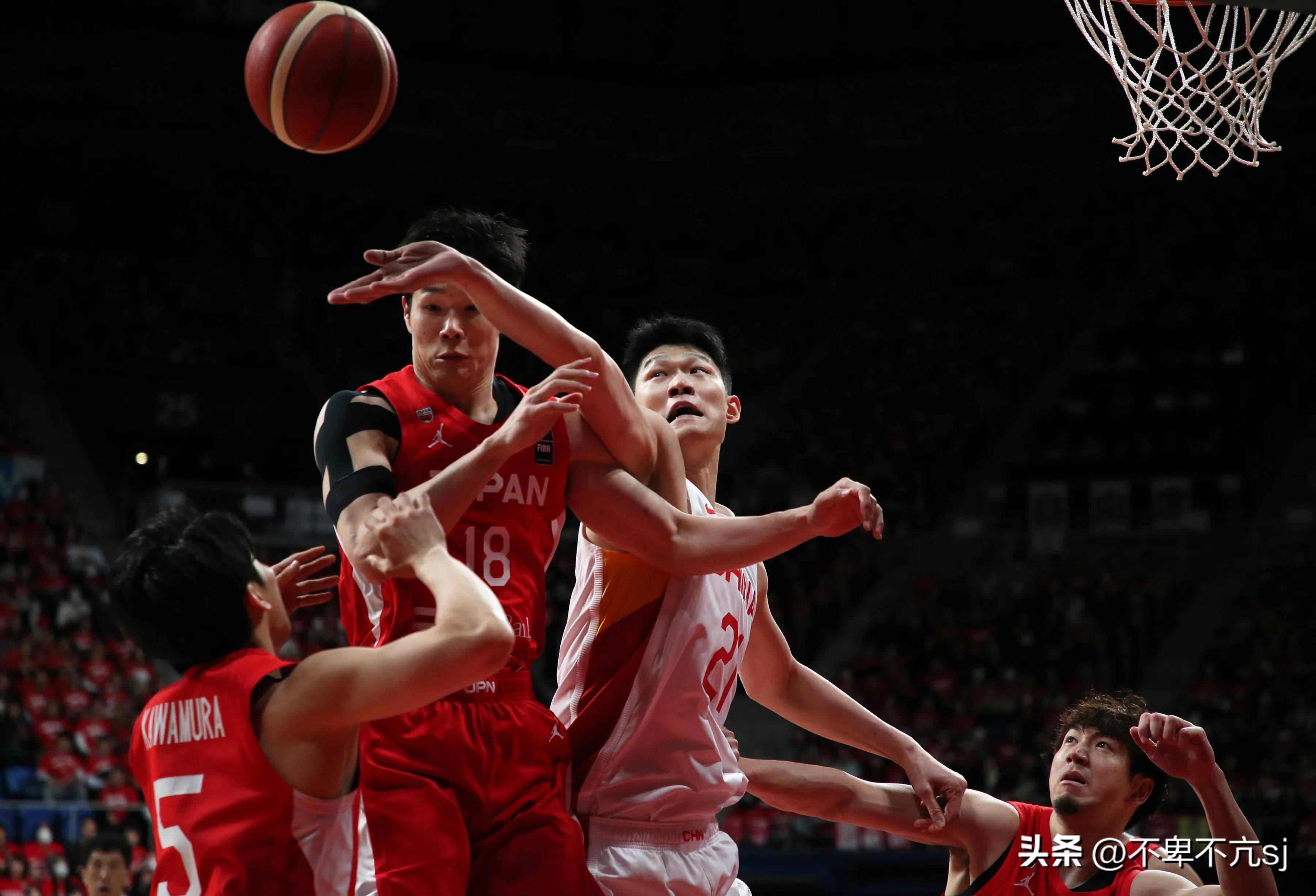 亚洲杯预选：中国队无往不胜，轻松取胜