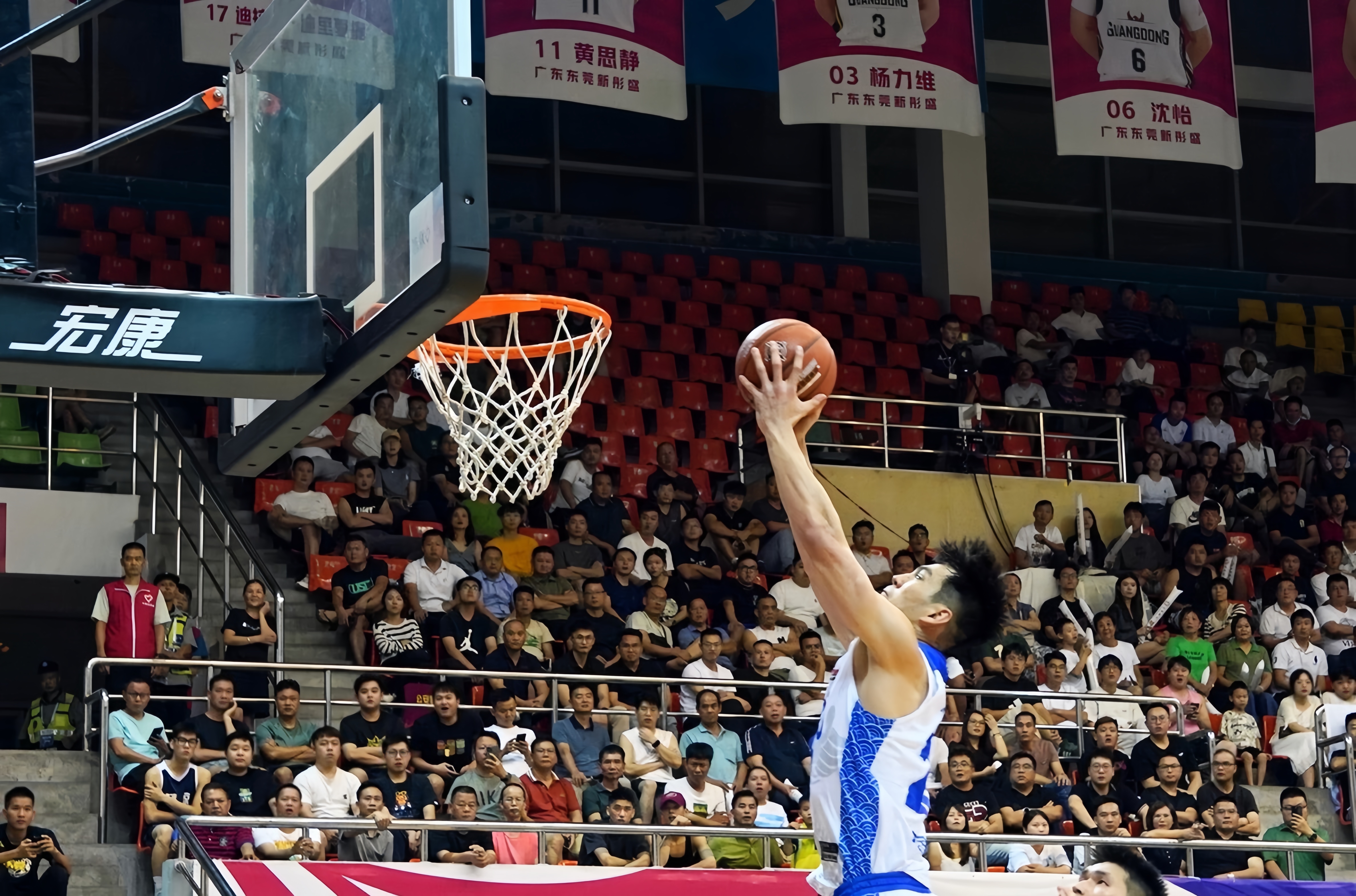 NBA球队主场举办慈善篮球赛